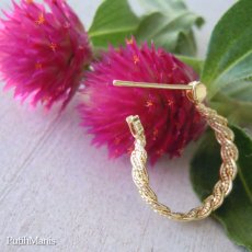 画像7: 三つ編み細工のフープピアス【ニッケルフリー・ゴールド】リングとお揃いにできます。K24K/K18K (7)