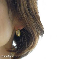 画像12: 5連のワイヤーが複雑な光を生み出すフープピアス【ニッケルフリー・ゴールド】K24K/K18K (12)